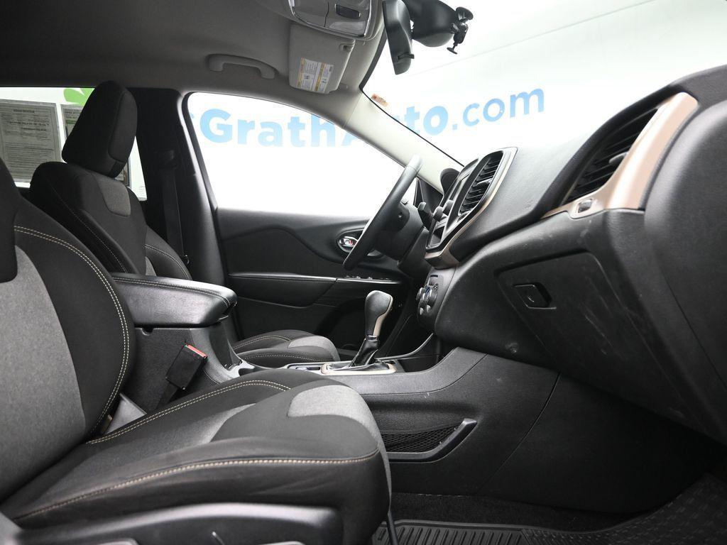 used 2014 Jeep Cherokee car, priced at $8,276