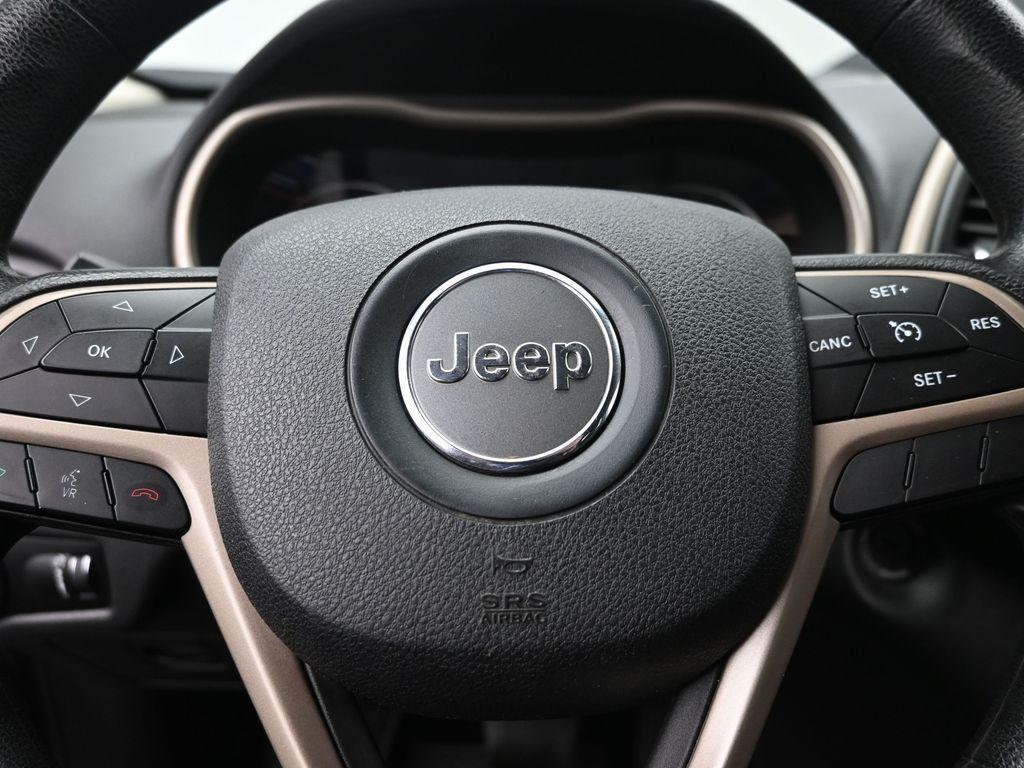 used 2014 Jeep Cherokee car, priced at $8,276
