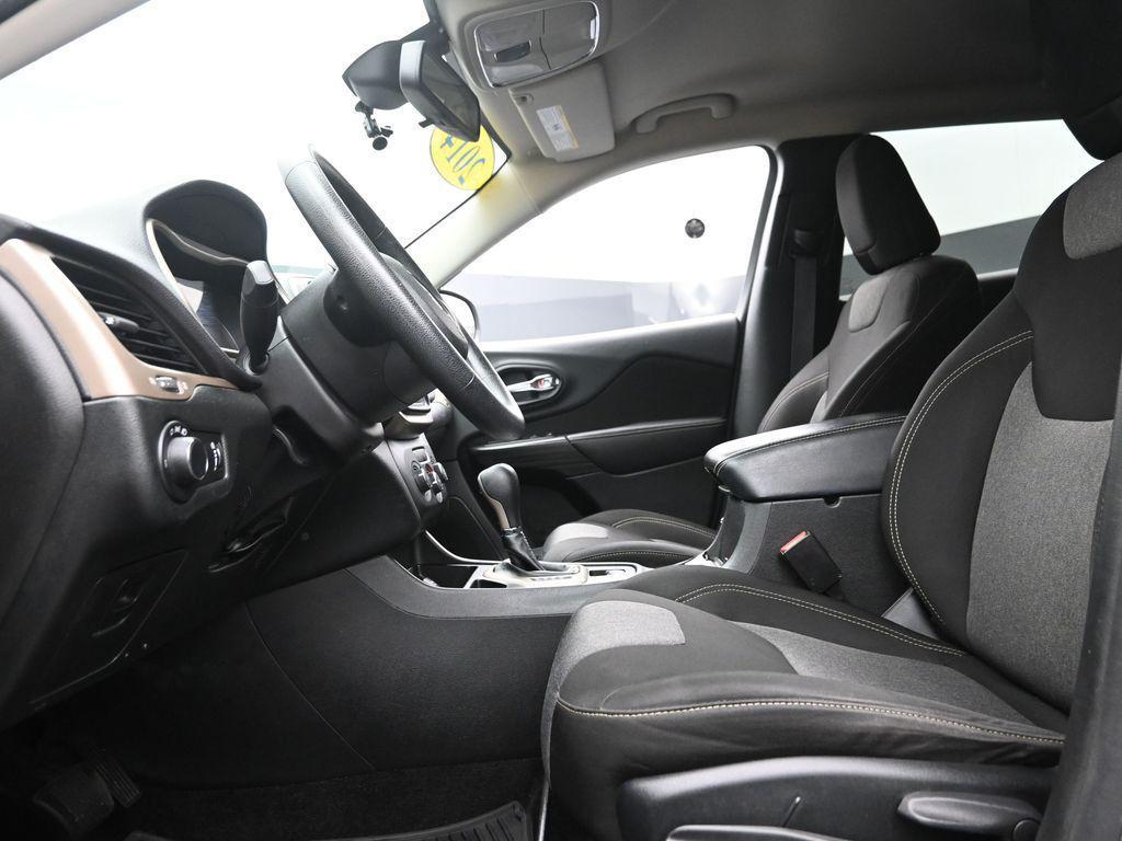 used 2014 Jeep Cherokee car, priced at $8,276
