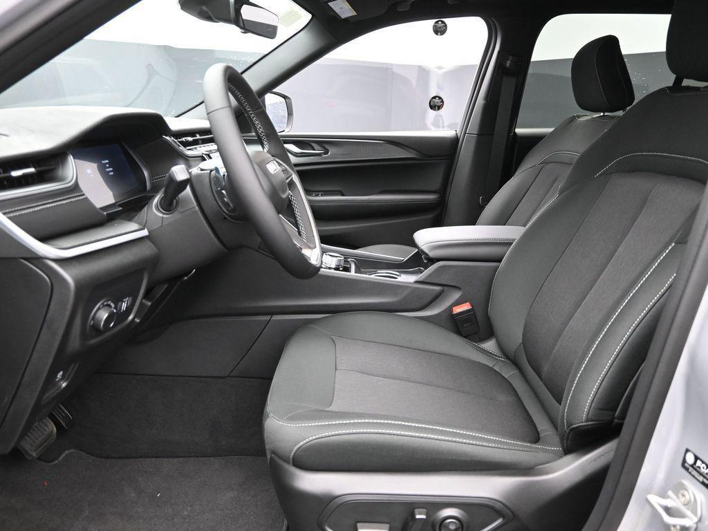 new 2025 Jeep Grand Cherokee car, priced at $34,830