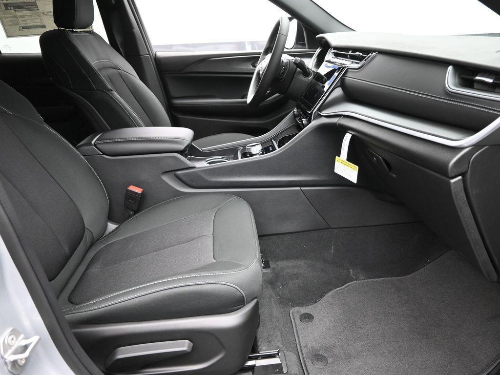 new 2025 Jeep Grand Cherokee car, priced at $34,830