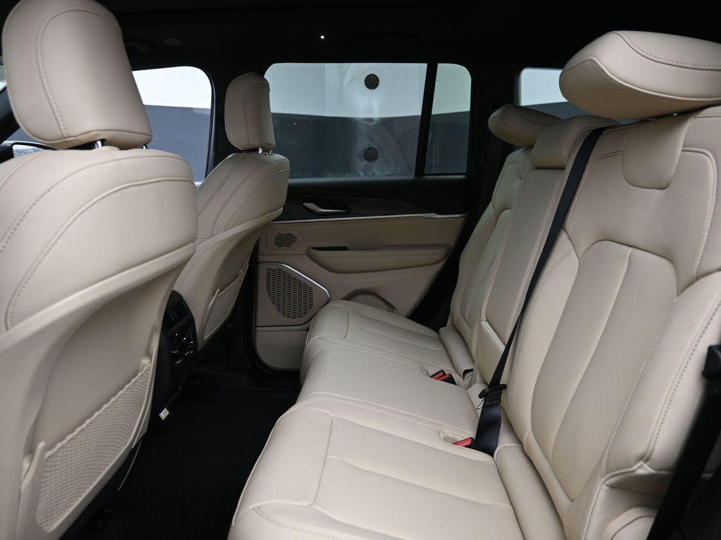new 2026 Jeep Grand Cherokee car, priced at $45,485