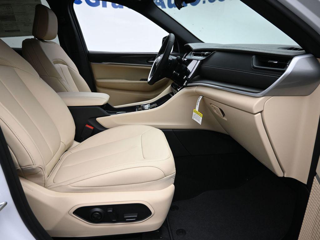 new 2026 Jeep Grand Cherokee car, priced at $45,485