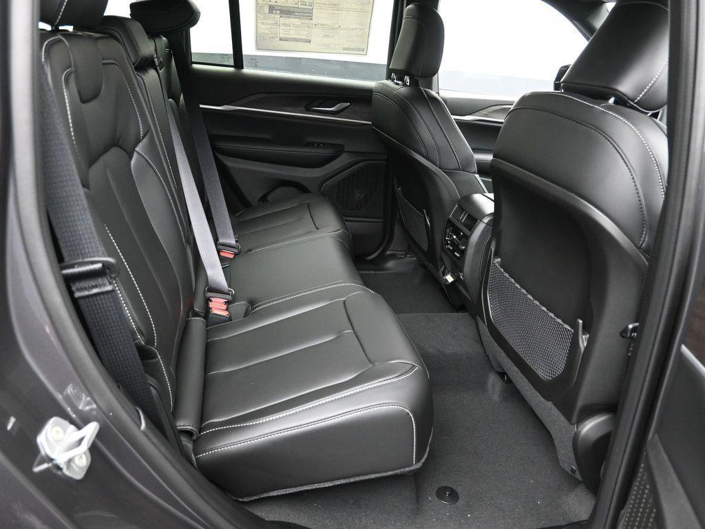 new 2025 Jeep Grand Cherokee car, priced at $43,470