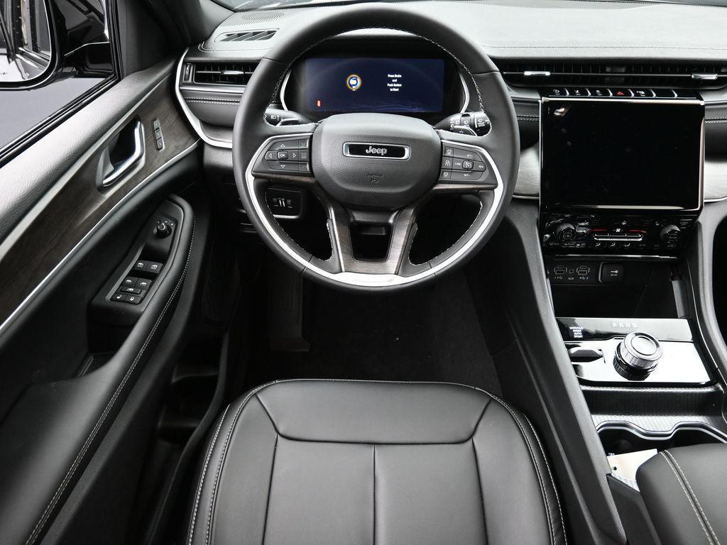 new 2025 Jeep Grand Cherokee car, priced at $47,470
