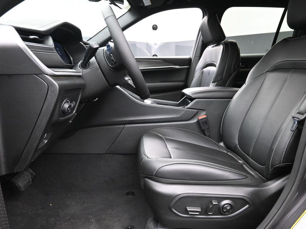 new 2025 Jeep Grand Cherokee car, priced at $47,470