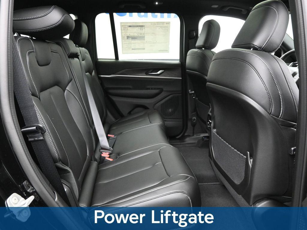 new 2025 Jeep Grand Cherokee car, priced at $51,400