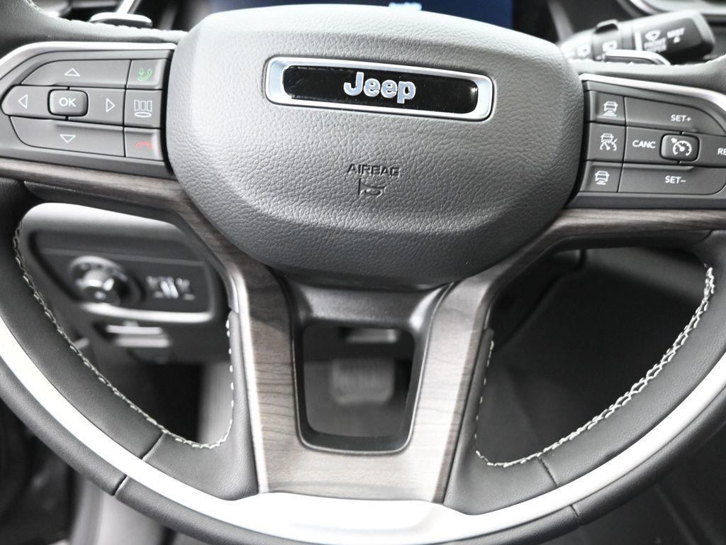 new 2025 Jeep Grand Cherokee car, priced at $44,700