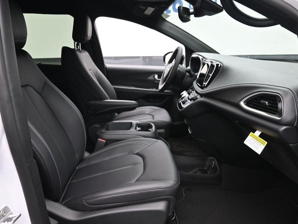 new 2026 Chrysler Pacifica car, priced at $46,280