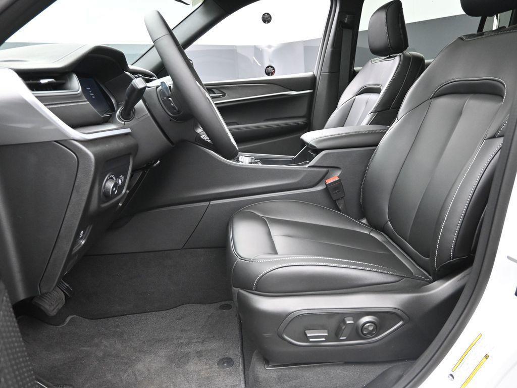 new 2025 Jeep Grand Cherokee L car, priced at $43,900