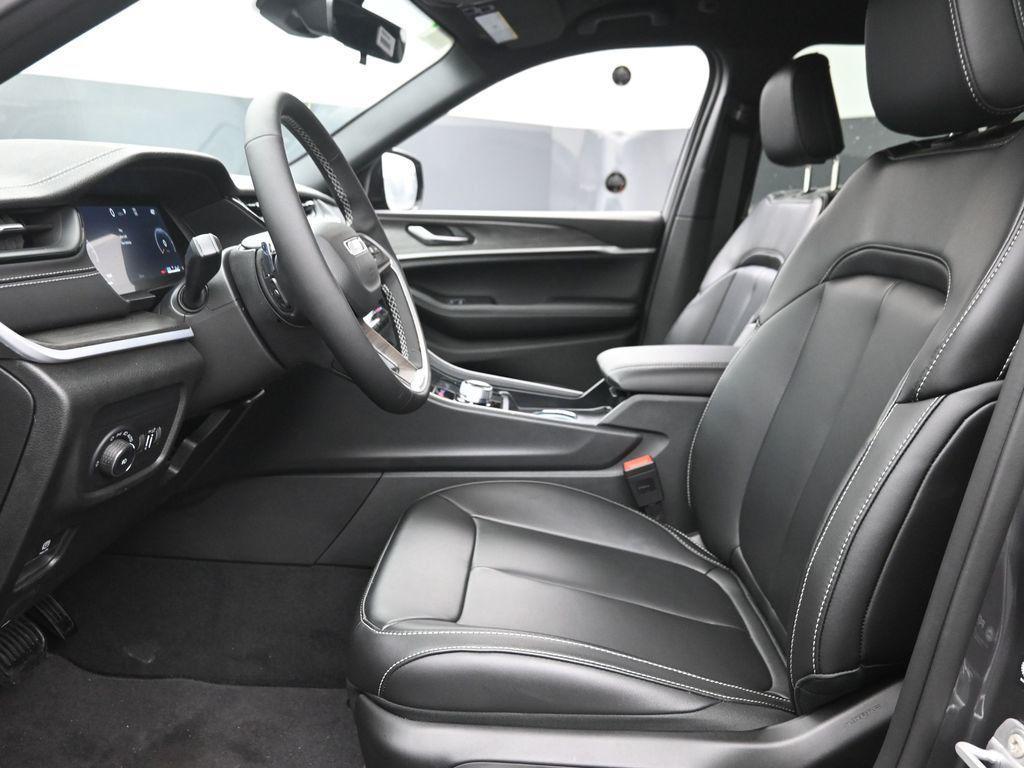 new 2026 Jeep Grand Cherokee car, priced at $44,485