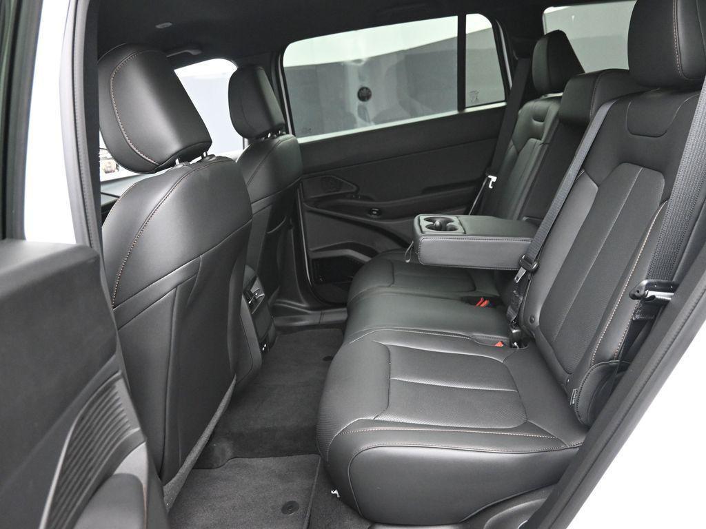 new 2026 Jeep Cherokee car, priced at $40,990