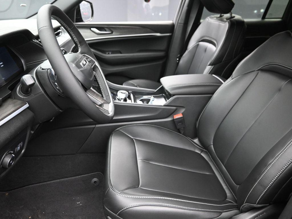 new 2026 Jeep Grand Cherokee car, priced at $48,495