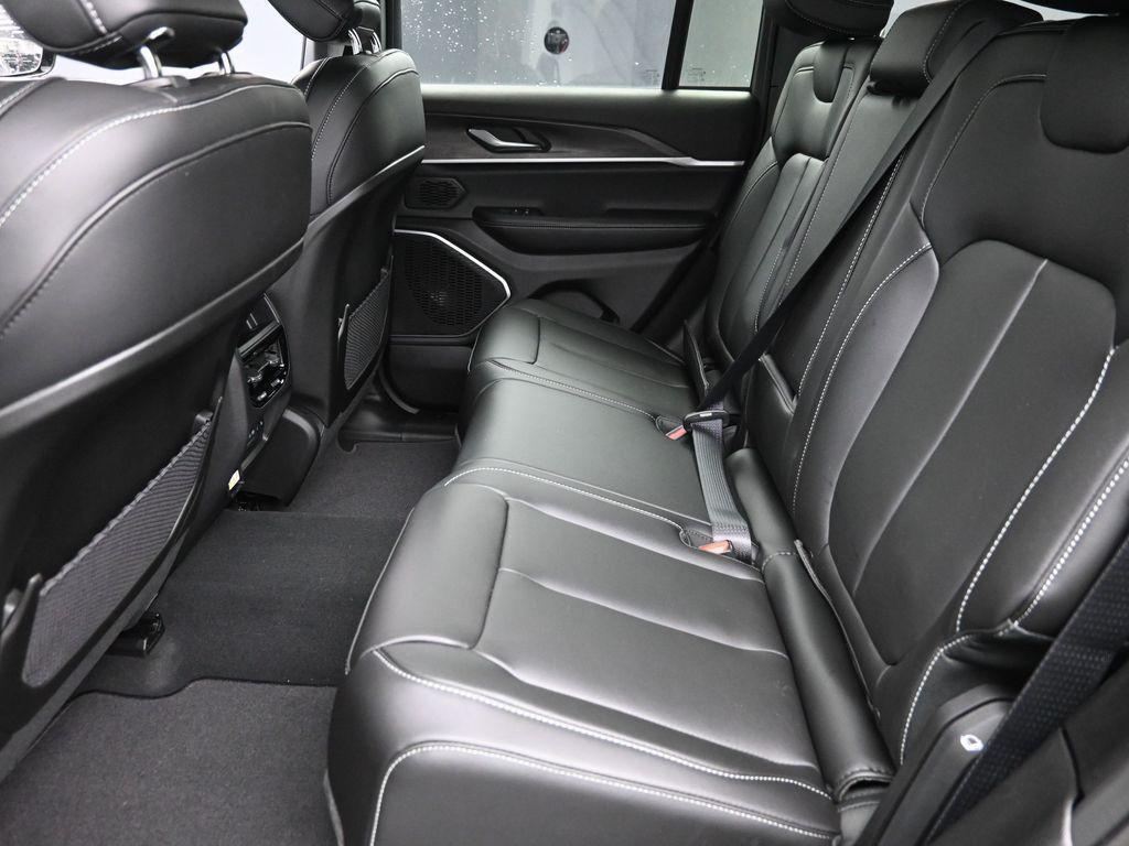 new 2026 Jeep Grand Cherokee car, priced at $48,495