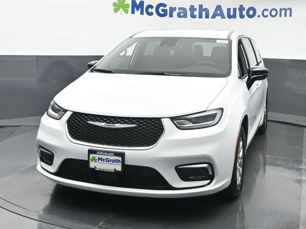 new 2026 Chrysler Pacifica car, priced at $40,700