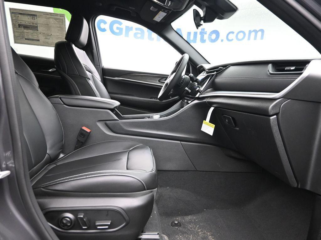 new 2026 Jeep Grand Cherokee car, priced at $49,580