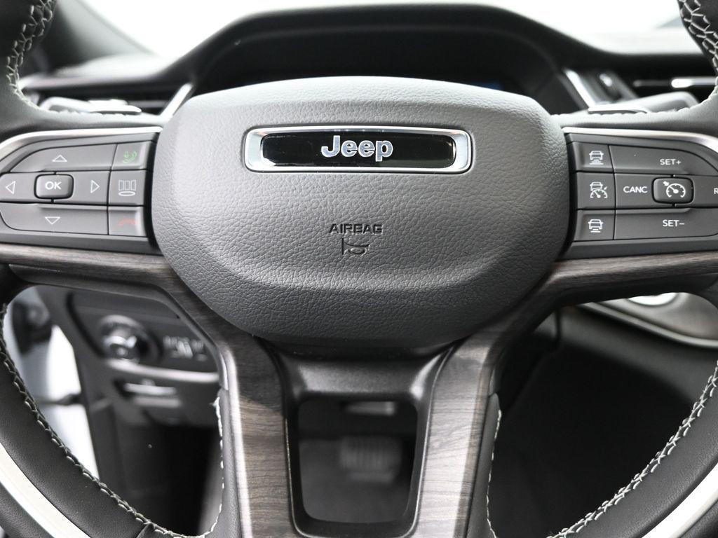 new 2025 Jeep Grand Cherokee car, priced at $43,390