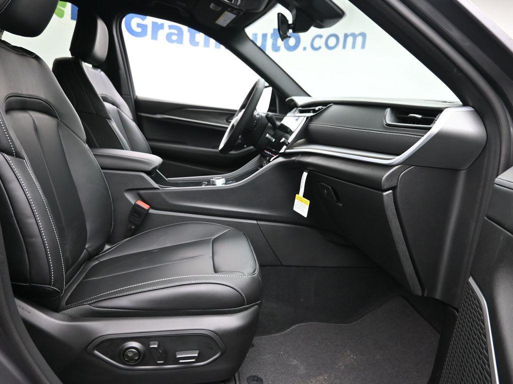 new 2026 Jeep Grand Cherokee car, priced at $47,080