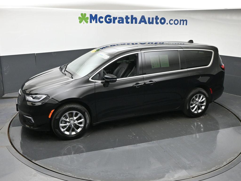 used 2026 Chrysler Pacifica car, priced at $42,800