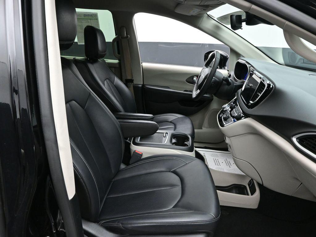 used 2024 Chrysler Pacifica car, priced at $28,850