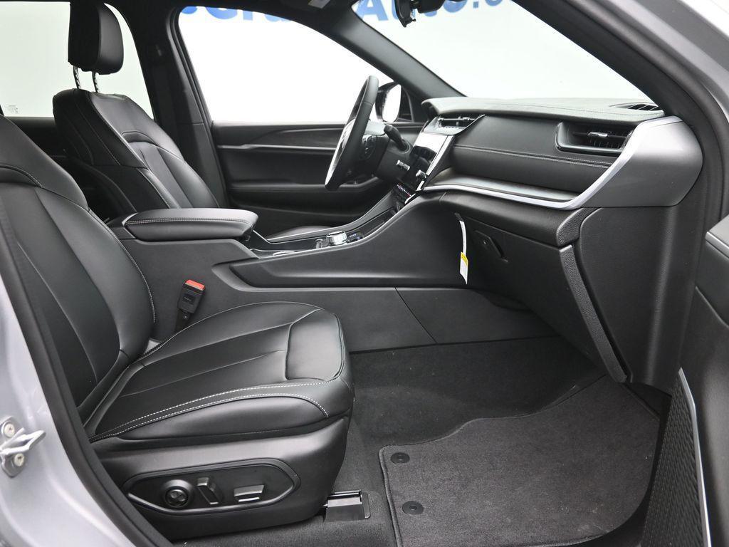 new 2026 Jeep Grand Cherokee car, priced at $48,495