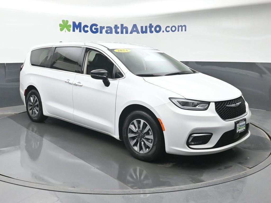 used 2024 Chrysler Pacifica Hybrid car, priced at $30,500