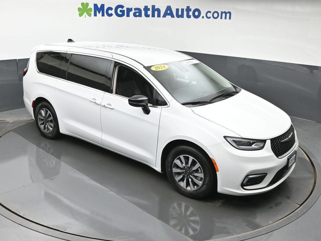 used 2024 Chrysler Pacifica Hybrid car, priced at $30,500