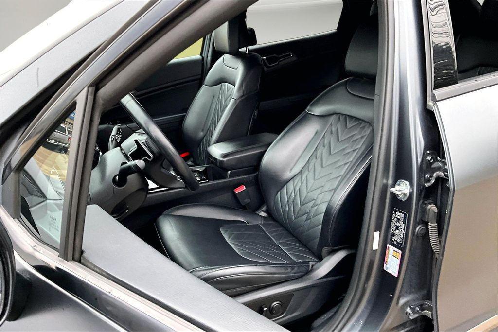 used 2023 Kia Sportage Plug-In Hybrid car