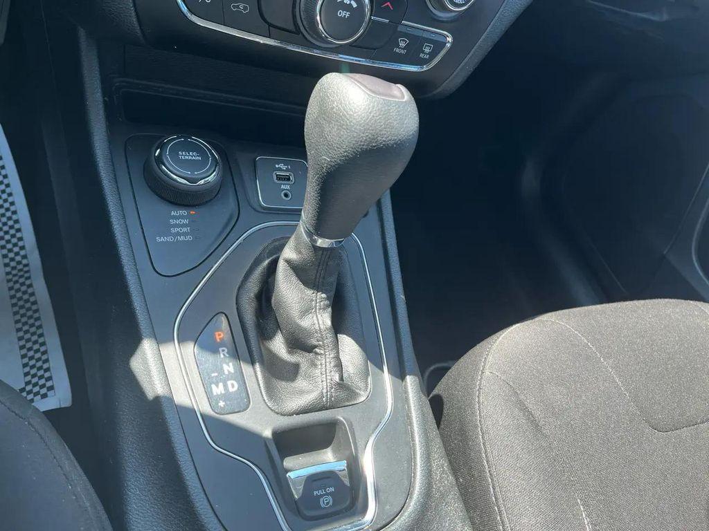 used 2020 Jeep Cherokee car, priced at $9,995