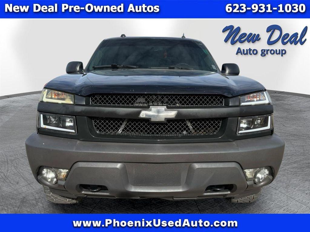 used 2005 Chevrolet Avalanche car, priced at $11,988