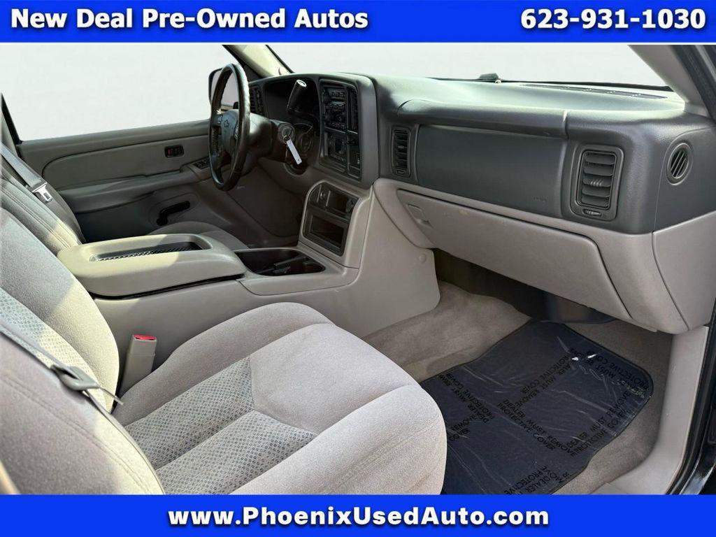 used 2005 Chevrolet Avalanche car, priced at $11,988