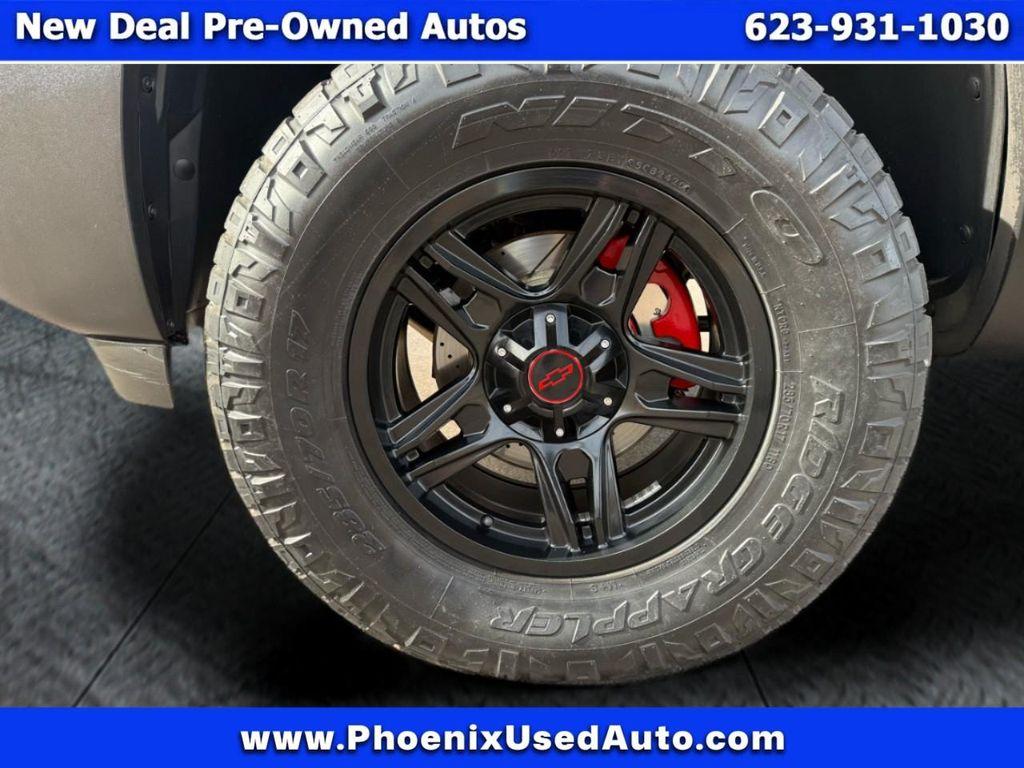 used 2005 Chevrolet Avalanche car, priced at $11,988