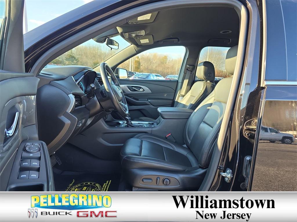 used 2023 Chevrolet Traverse car, priced at $31,255