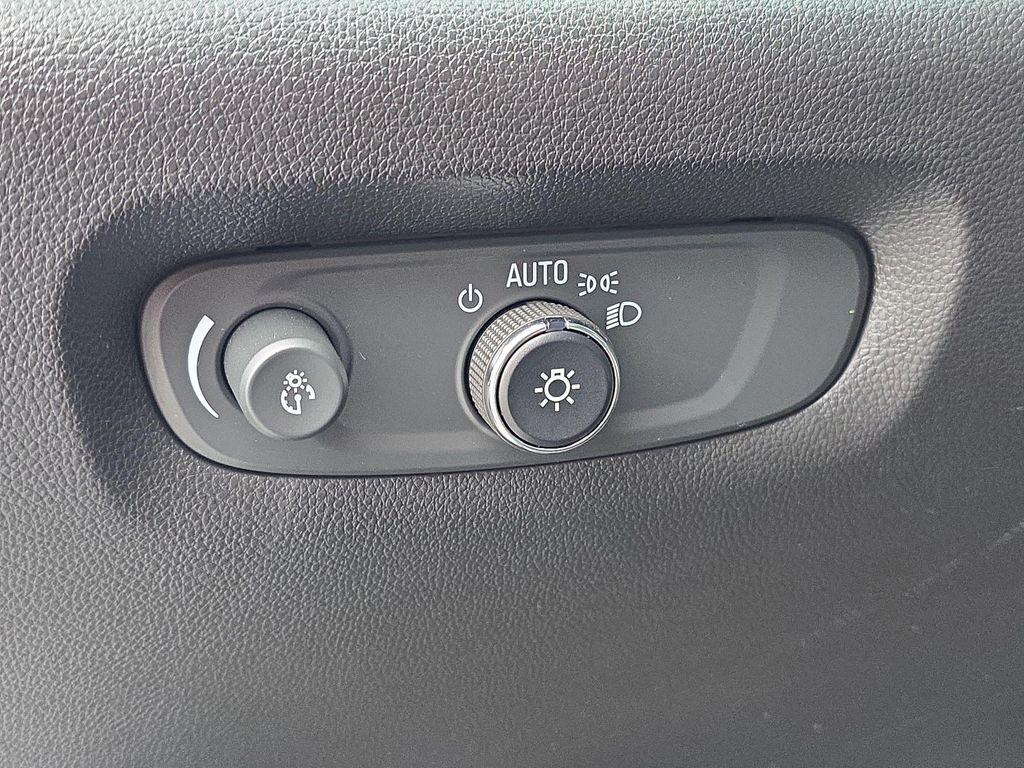 used 2023 Chevrolet Traverse car, priced at $34,995