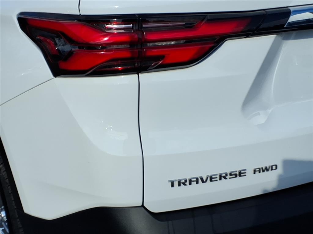 used 2022 Chevrolet Traverse car, priced at $23,456