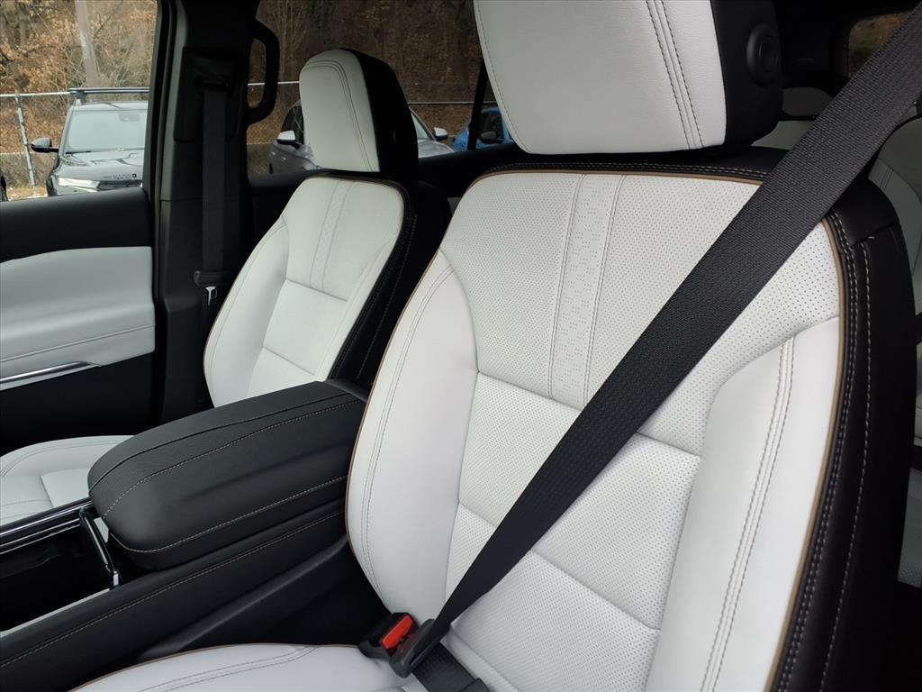 new 2026 Chevrolet Traverse car, priced at $52,820