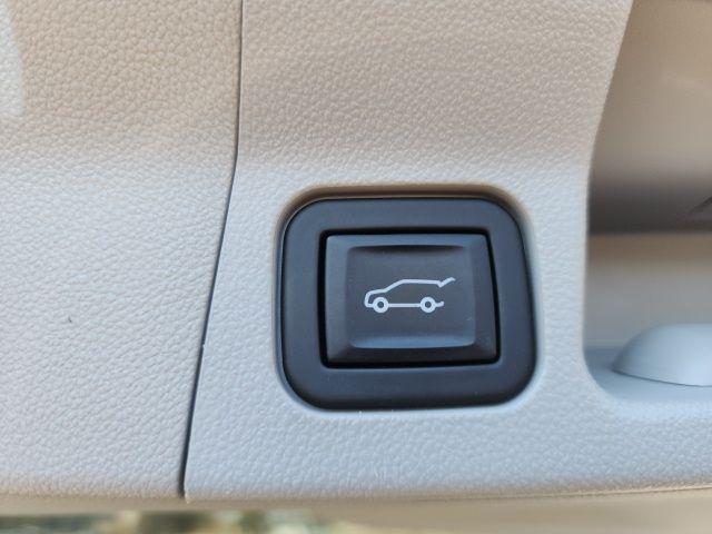 used 2023 GMC Acadia car, priced at $30,900