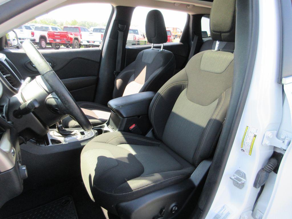 used 2016 Jeep Cherokee car, priced at $13,372