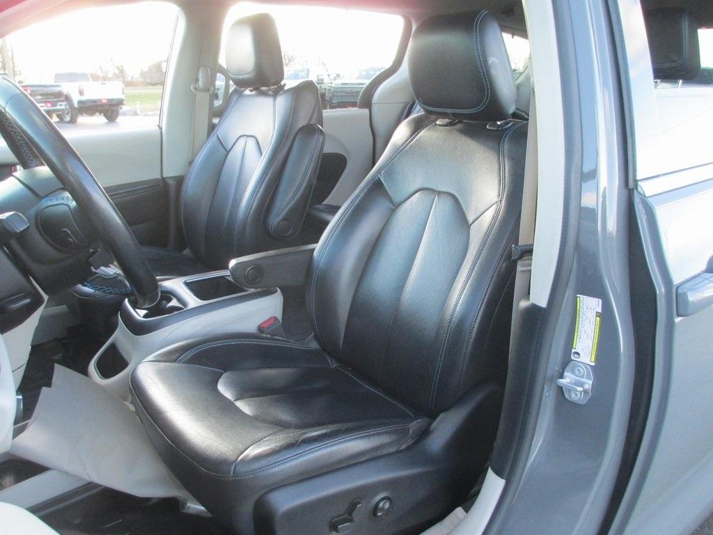 used 2021 Chrysler Pacifica Hybrid car, priced at $17,995
