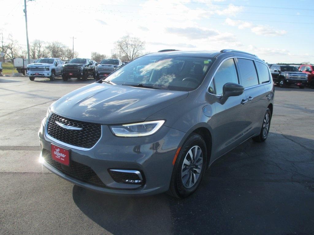 used 2021 Chrysler Pacifica Hybrid car, priced at $17,995