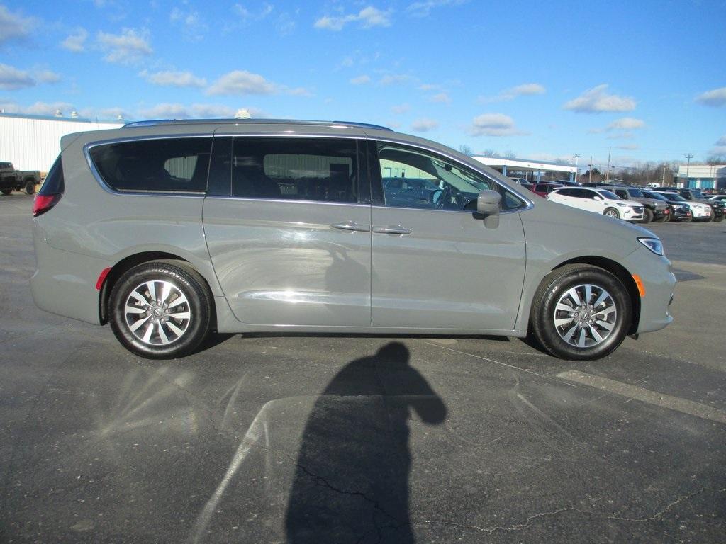 used 2021 Chrysler Pacifica Hybrid car, priced at $17,995