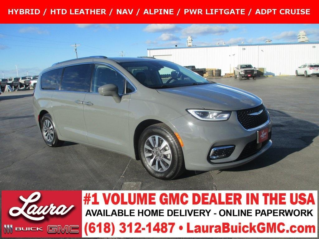 used 2021 Chrysler Pacifica Hybrid car, priced at $17,995
