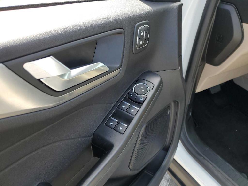 used 2022 Ford Escape car, priced at $24,182