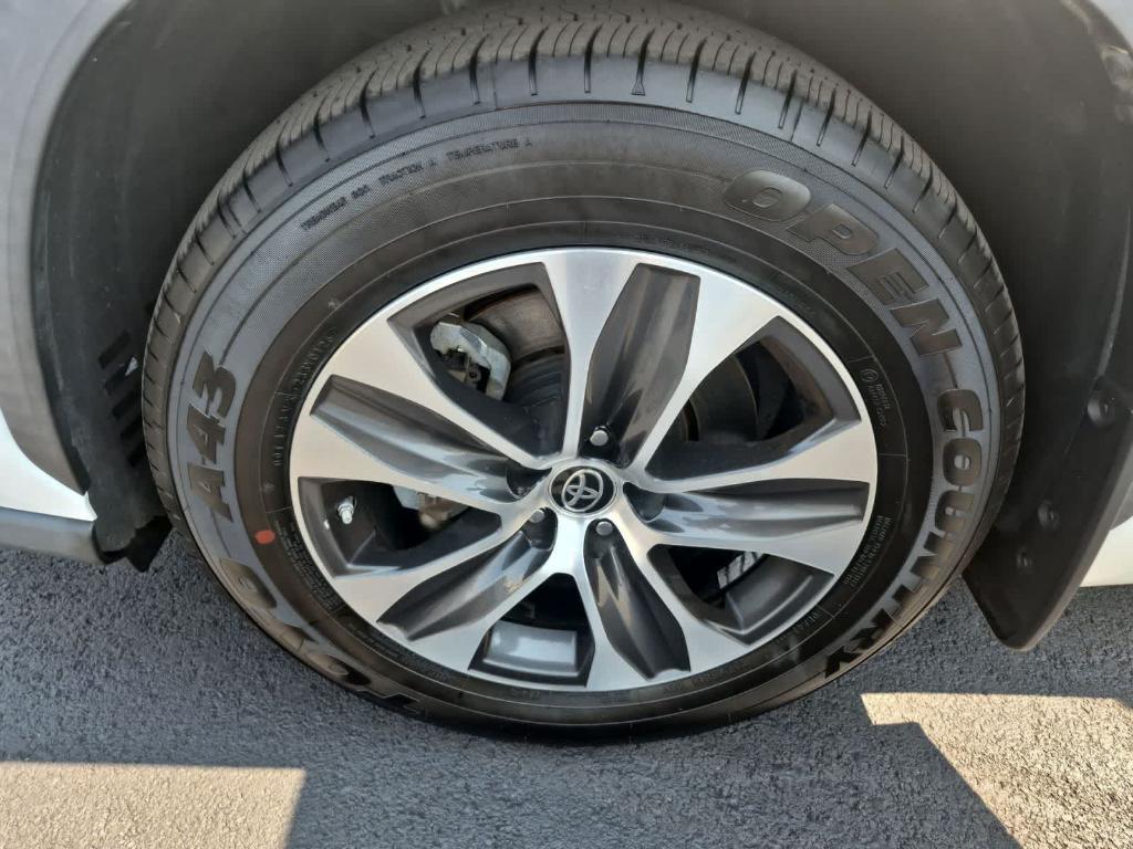 used 2021 Toyota Highlander car, priced at $29,655
