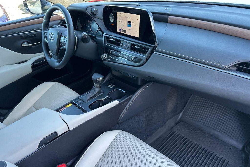 used 2025 Lexus ES 350 car, priced at $44,500