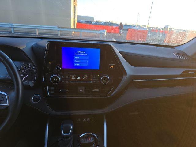 used 2024 Toyota Highlander car, priced at $34,990