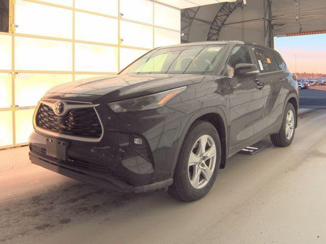 used 2024 Toyota Highlander car, priced at $34,990