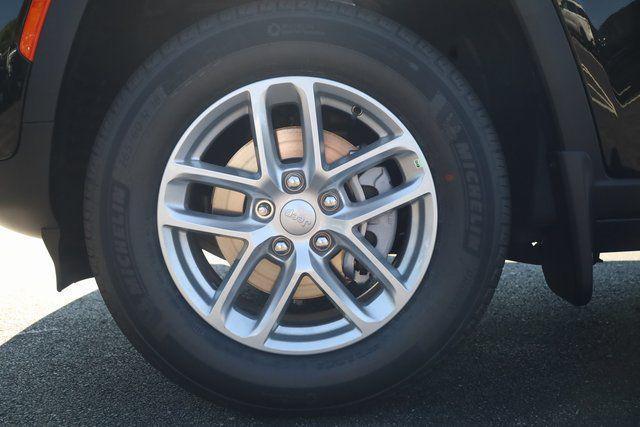 new 2025 Jeep Grand Cherokee car, priced at $40,027