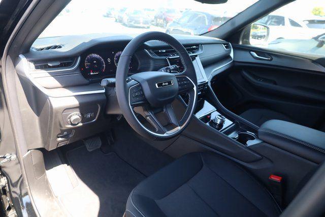 new 2025 Jeep Grand Cherokee car, priced at $40,027