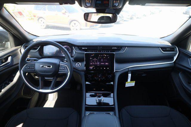 new 2025 Jeep Grand Cherokee car, priced at $40,027